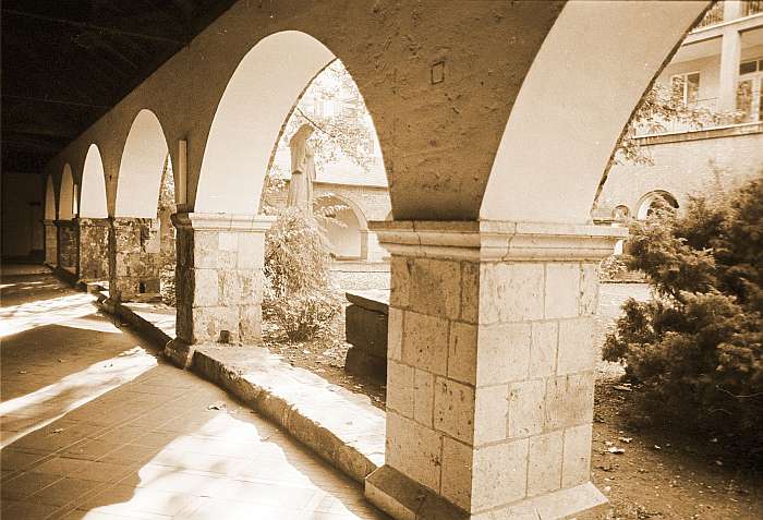 Romanisches Kloster, Lokation: Köln Kategorien: Kirche, Tönung, Datum: 01.11.1984